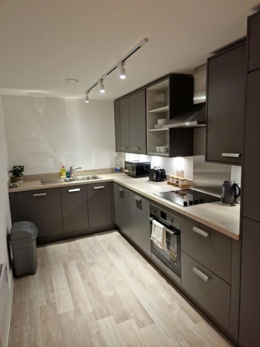Modern-New Build Apartment In 버밍엄 외부 사진