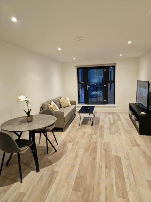Modern-New Build Apartment In 버밍엄 외부 사진