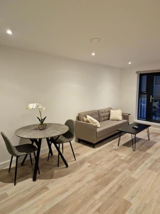 Modern-New Build Apartment In 버밍엄 외부 사진