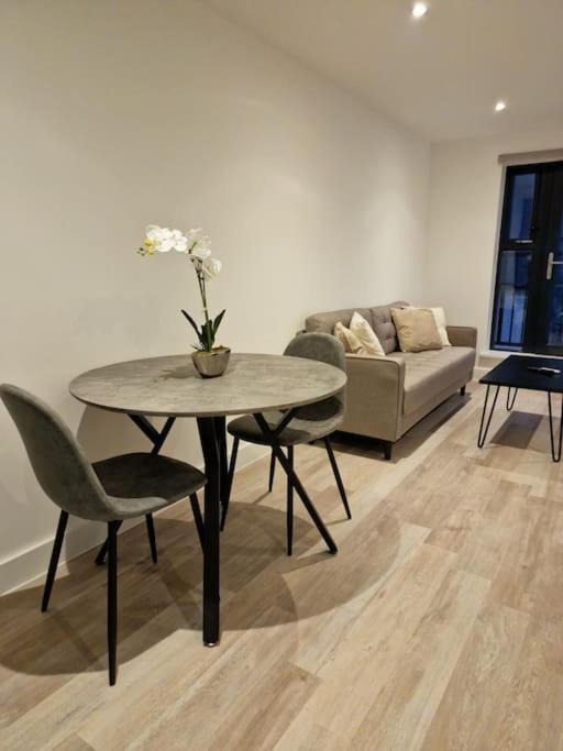 Modern-New Build Apartment In 버밍엄 외부 사진